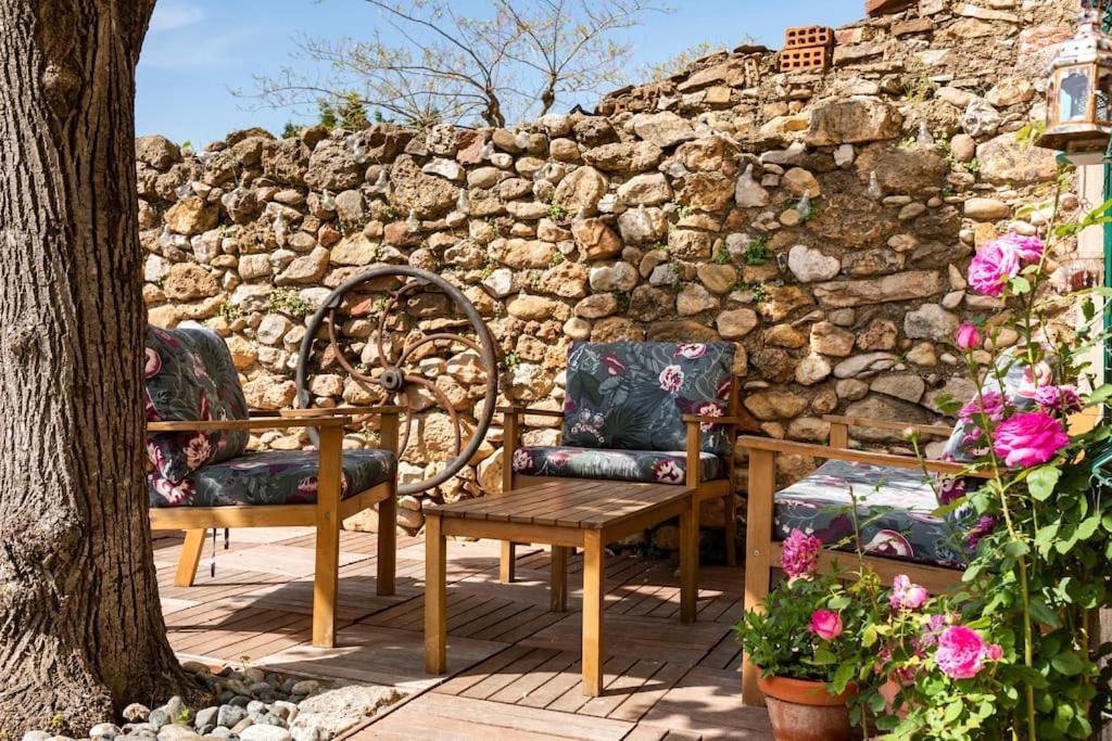 Bed and Breakfast La Calade Montouliers Exterior foto